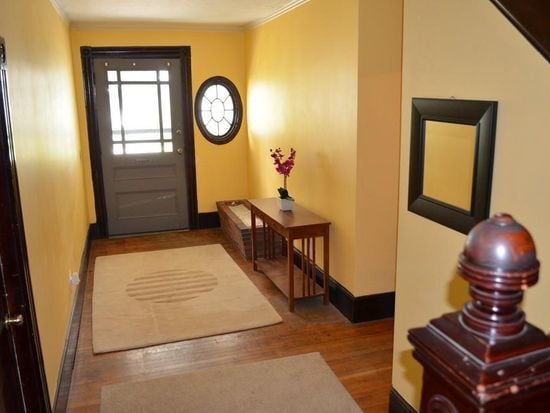 Entrance hall - 21 Royall St