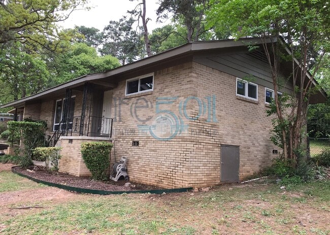 Building Photo - 6 Broadmoor Dr
