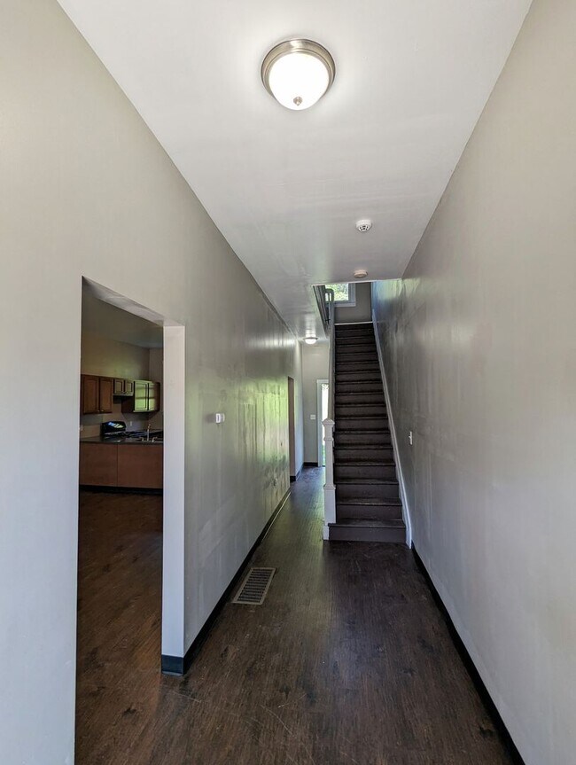 Foto del edificio - Spacious 4 Bedroom 1 Bathroom Single Famil...