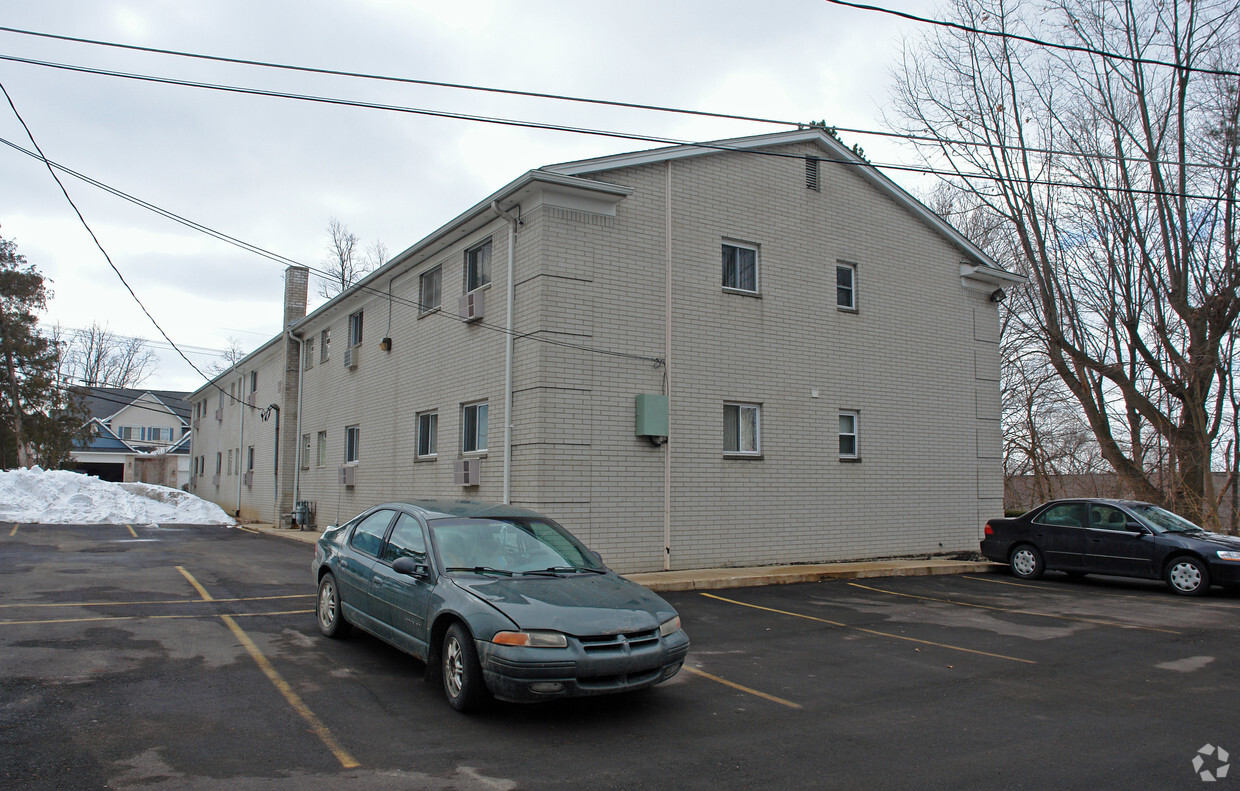 Building Photo - Summit Crest Apartments