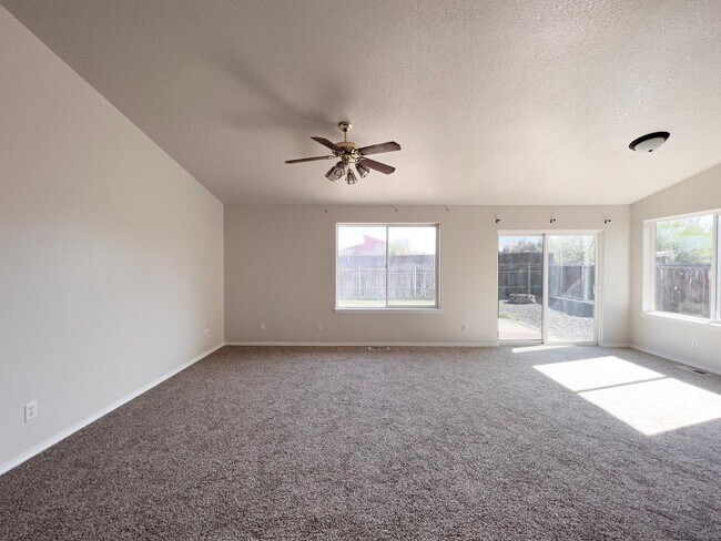 Foto del edificio - Just Reduced! 3 Bed 2 Bath home in Redmond