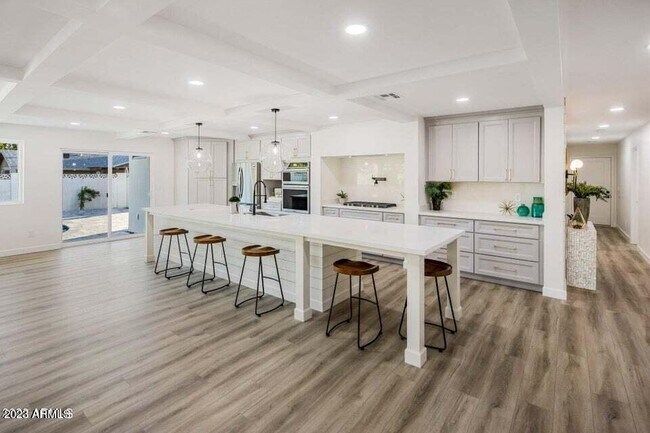 Foto del edificio - 1715 W Lawrence Ln
