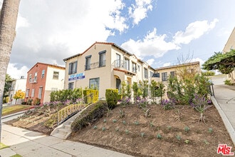 Building Photo - 1156 Bronson Ave