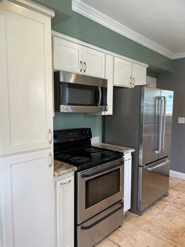 Foto del edificio - Single Family Home in East Sacramento W/Pool