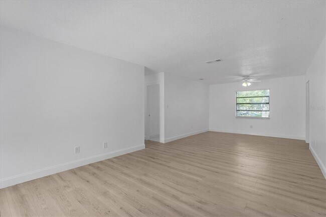 Building Photo - 2840 Central Dr