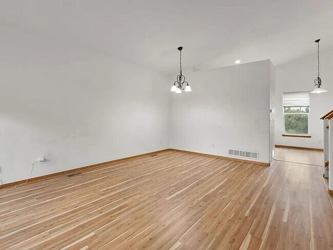 Building Photo - A bright, Spacious Home Designed for Livin...