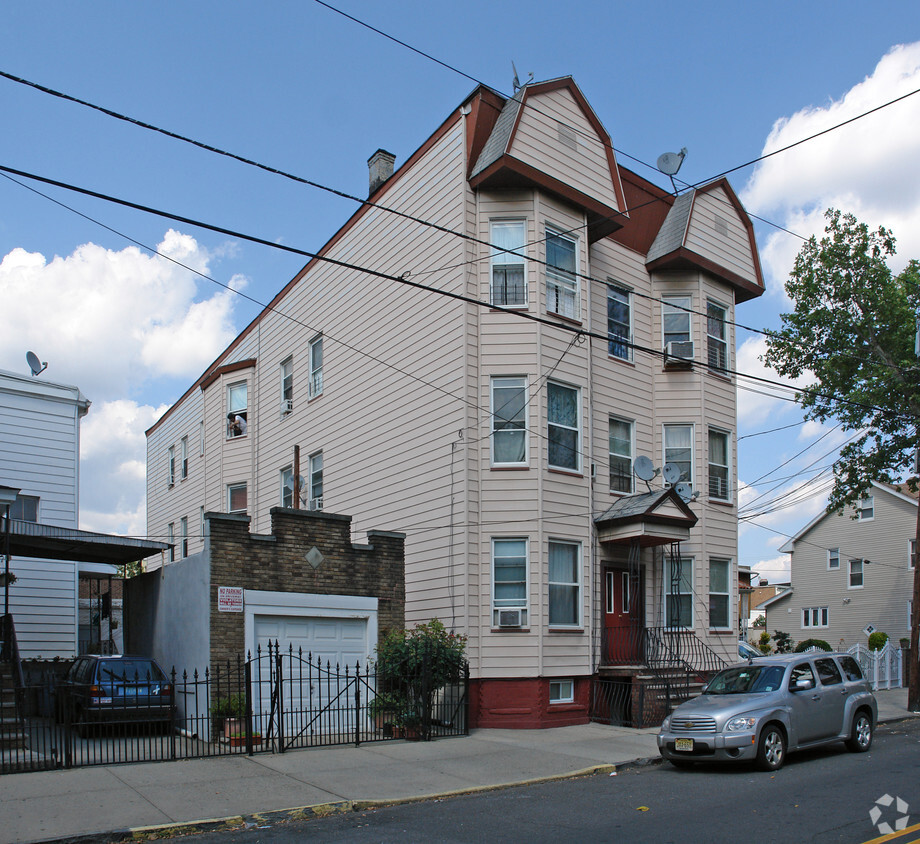 Building Photo - 249-251 New York Ave