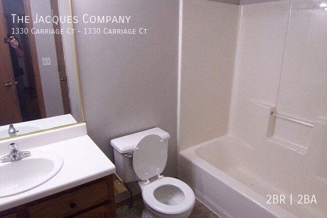 Building Photo - 1330 Carriage Ct