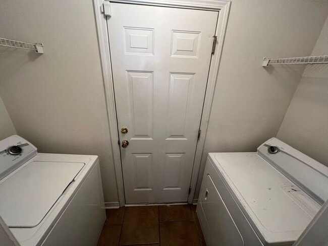 Building Photo - Pensacola - Springdale Forest - 3 bedroom,...