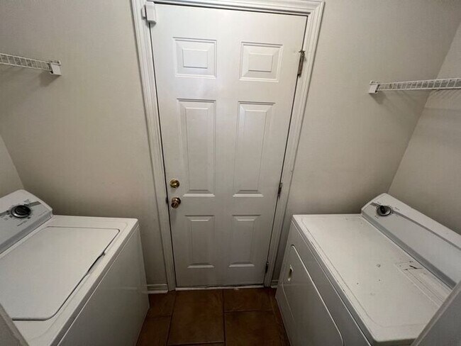 Foto del edificio - Pensacola - Springdale Forest - 3 bedroom,...