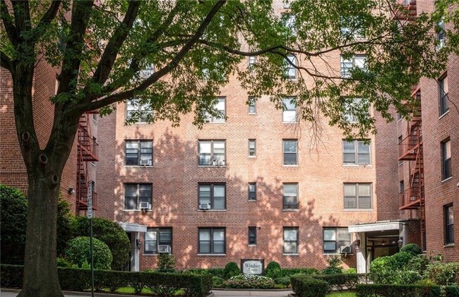 Building Photo - 2 Windsor Terrace