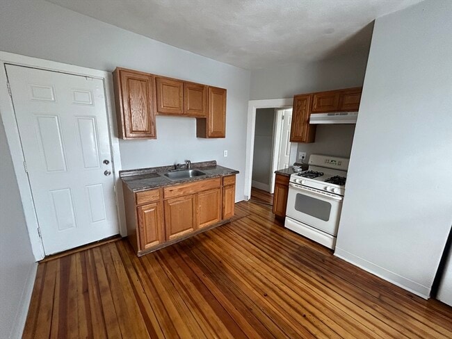 Building Photo - 835 Broadway