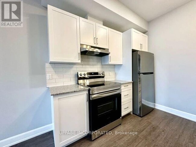 Building Photo - 2380-2380 Cléroux Crescent