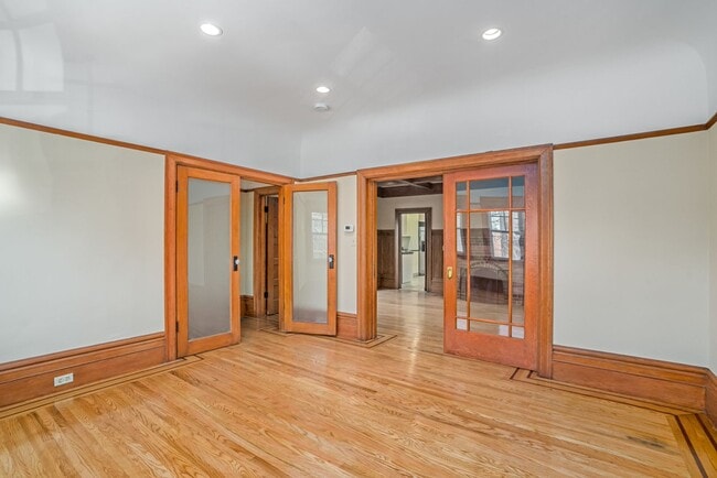 Building Photo - 24 Randwick Ave - 2 bedroom | 1 bath | Low...