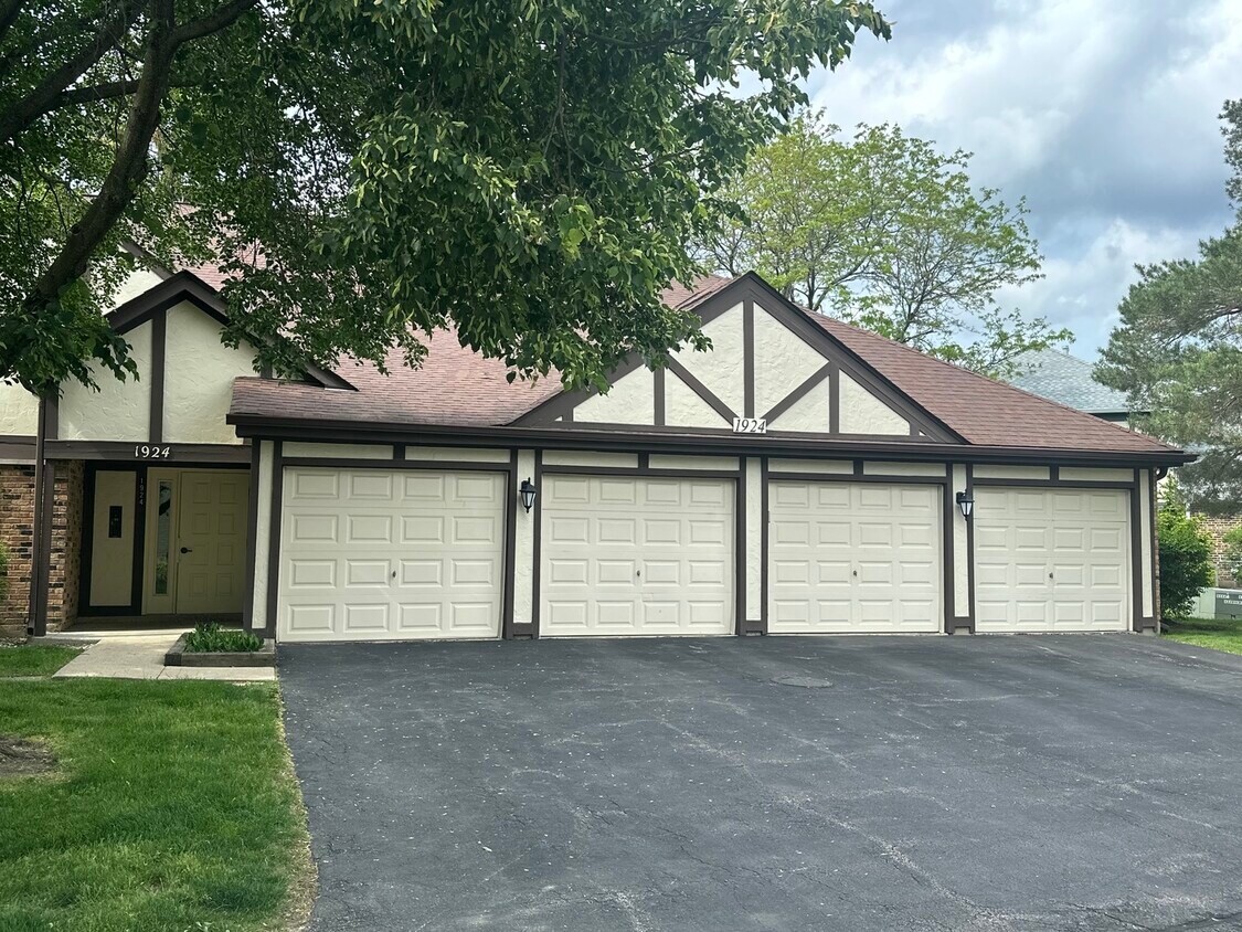 Foto principal - 1924 Hidden Creek Cir