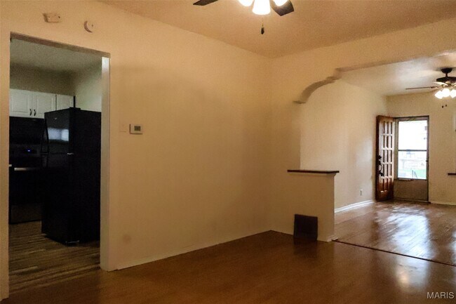 Foto del edificio - 6418 Hoffman Ave