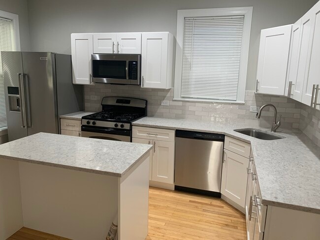 Building Photo - 2744 W Cortland St