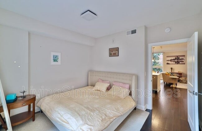 Foto del edificio - 4915 Hampden Ln