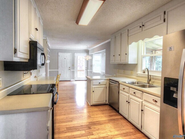 Foto del edificio - 120 Silver Creek Cir