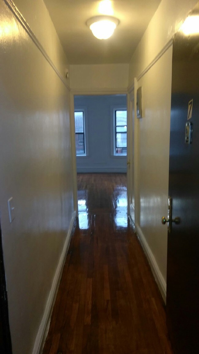 Building Photo - 1522 Beach Ave