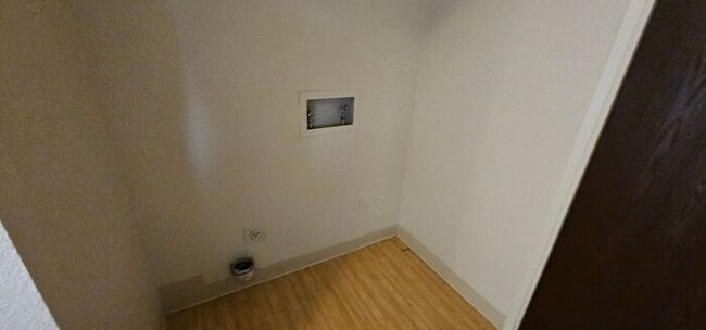 Building Photo - 2 Bedroom 1.5 bath Town Home For Rent, Nor...