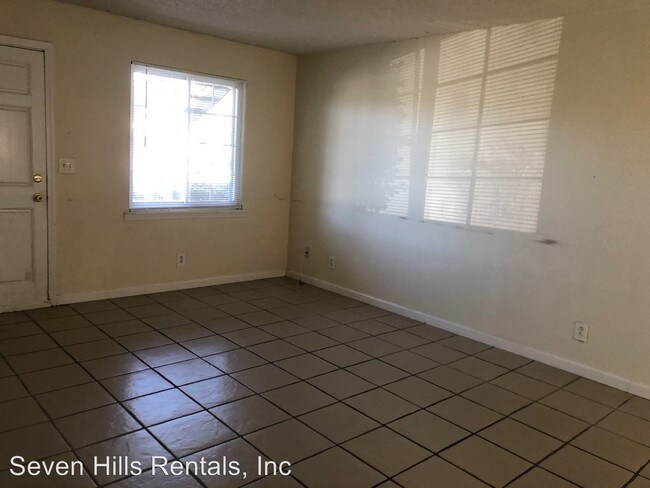 Building Photo - 511 Plaza Pl