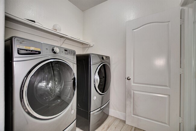 Foto del edificio - 20831 Brodie Ln