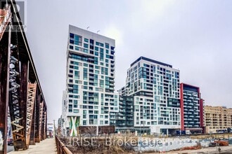 Building Photo - 576 Front St W