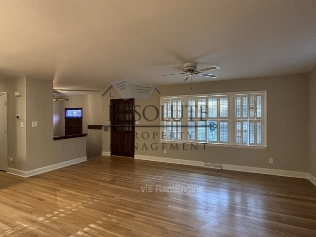 Foto del edificio - 4812 Radcliff Rd