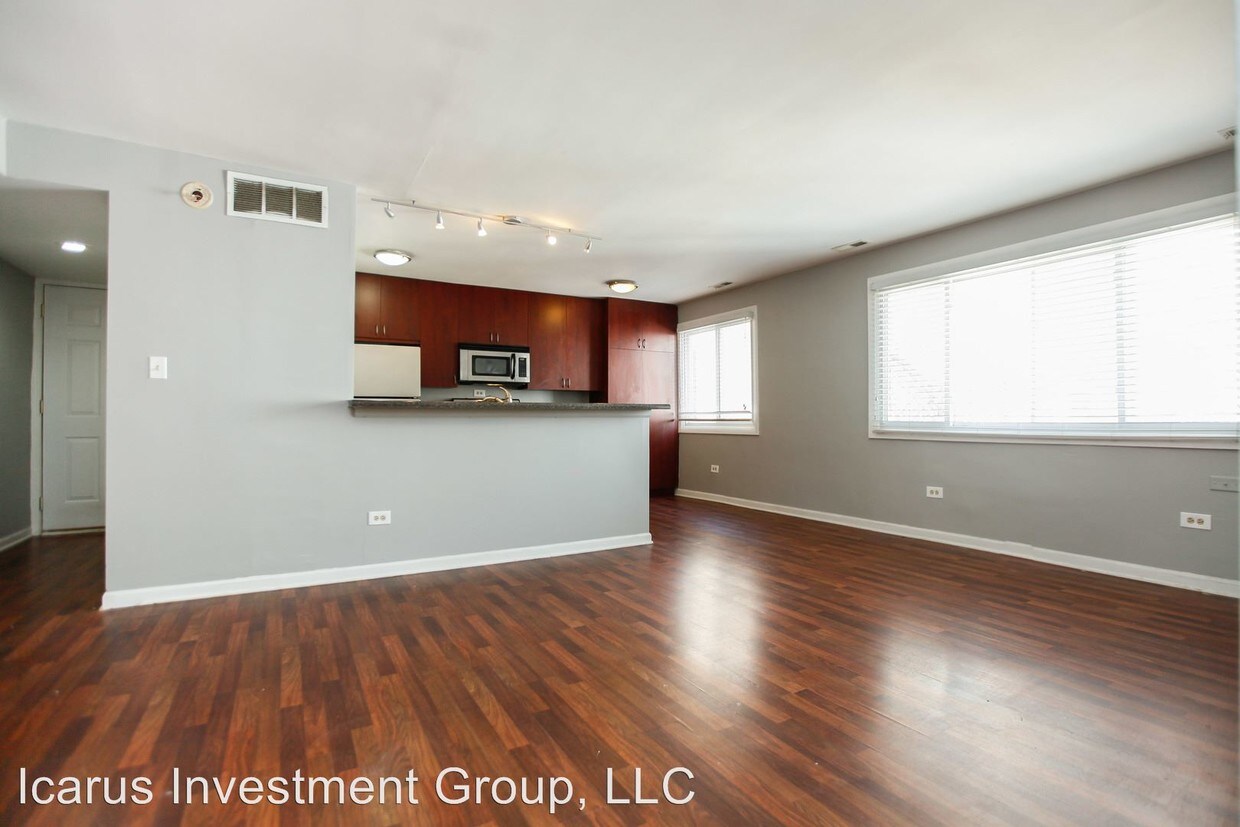 Foto principal - 7819 S South Shore Dr