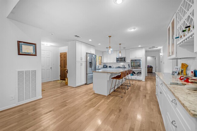 Building Photo - 7915 Greenbush St