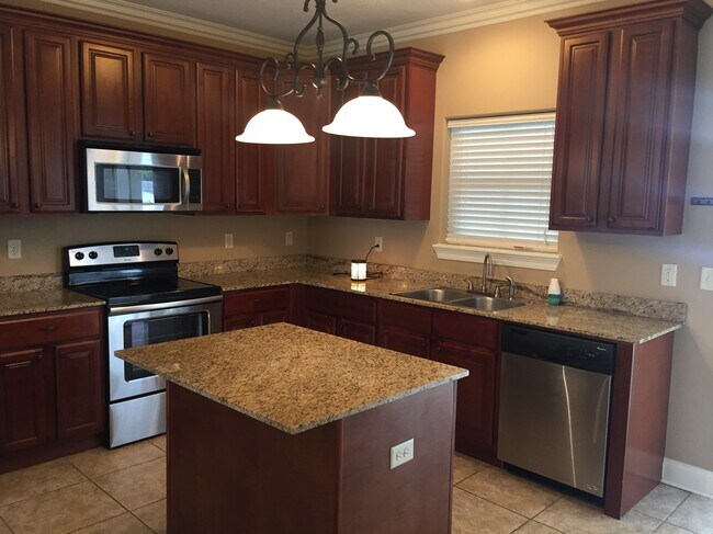 Kitchen - 1500 Lacadie Dr
