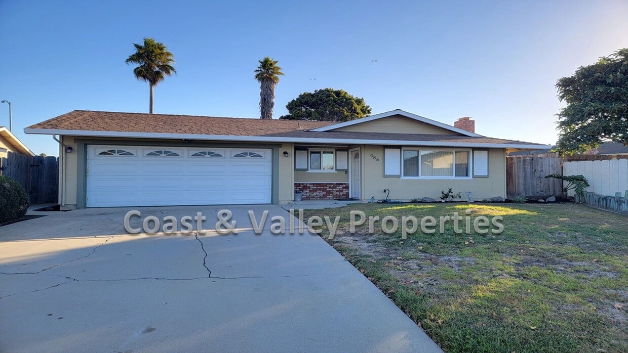 Primary Photo - Gorgeous North Salinas Home for Rent!!