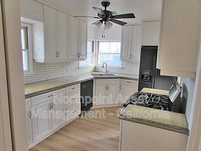 Foto del edificio - 6022 Grand Ave