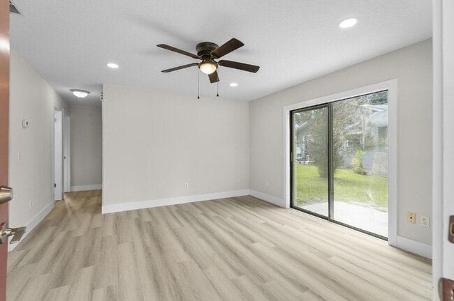 Foto del edificio - "Chic & Cozy 2-Bed Retreat with Granite Touches in Palm Coast!"