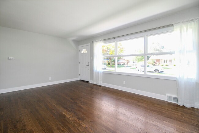 Building Photo - 605 N Wille St