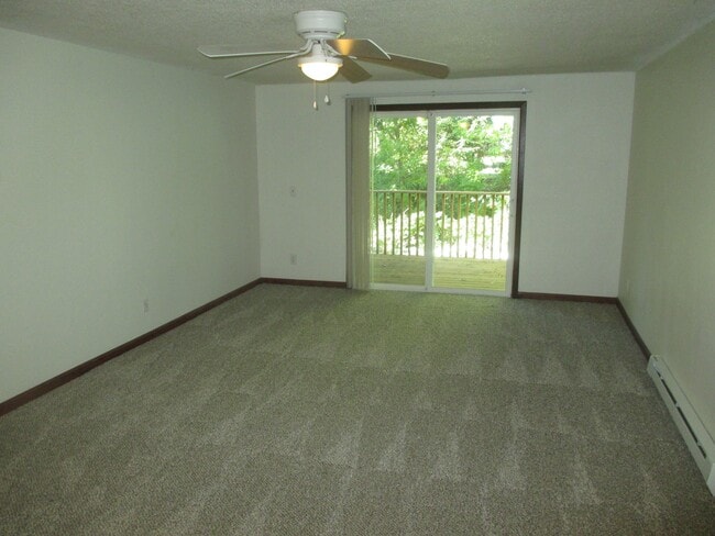 Building Photo - Two Bedroom Apartment in Central Salem