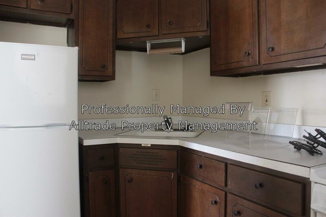 Building Photo - 2354 Grinstead Dr