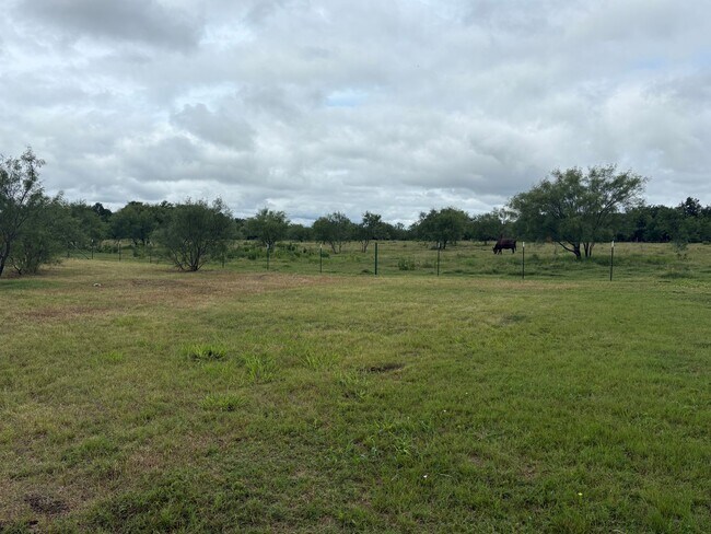 Building Photo - 2 Bed, 2 Bath County Home on 1.5 Acres in ...