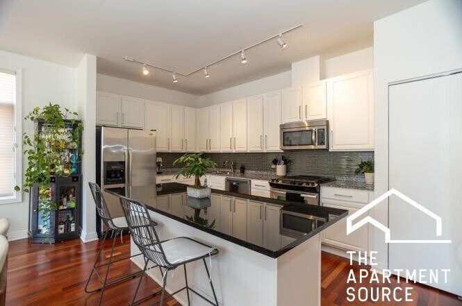 Foto principal - 330 N Clinton St