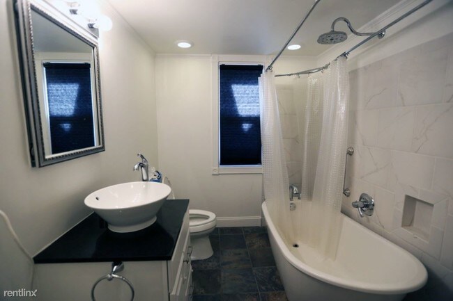 Foto del edificio - 372 W Grand Blvd