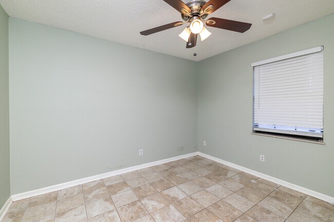 Photo - 928 Chip Cove Ln Townhome