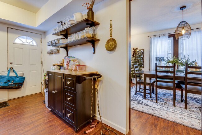Building Photo - AVAILABLE JUNE - Beautiful 3 Bedroom Home ...