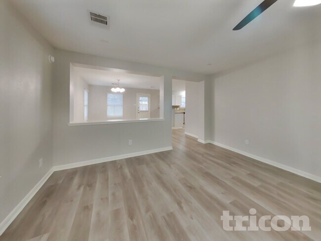 Foto del edificio - 6535 Providence View Ln