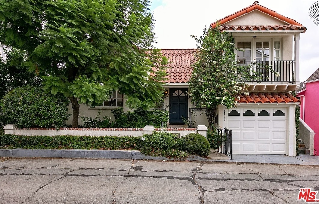 Primary Photo - 2472 Hollyridge Dr