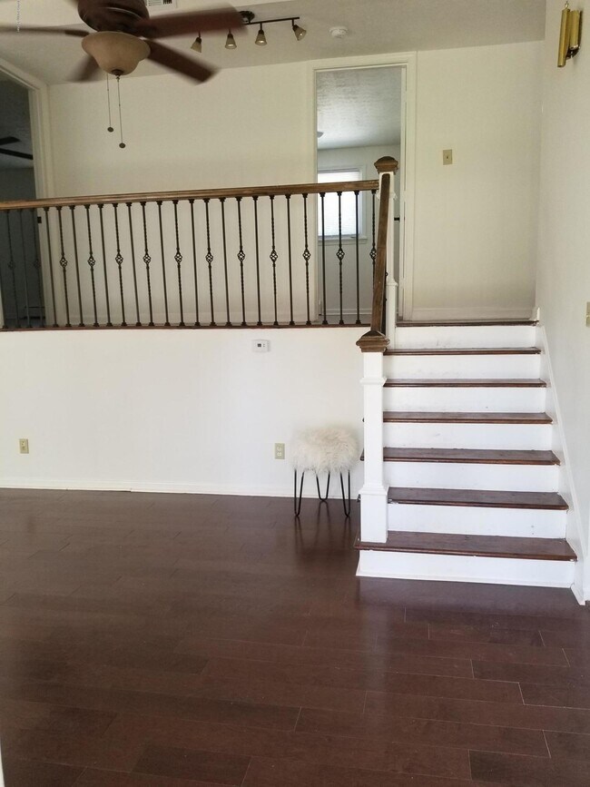 Foto del edificio - 6809 Shareith Dr