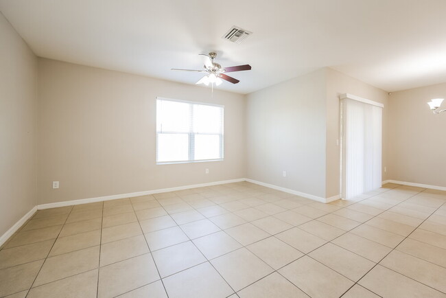 Building Photo - 509 SW 11th Ave