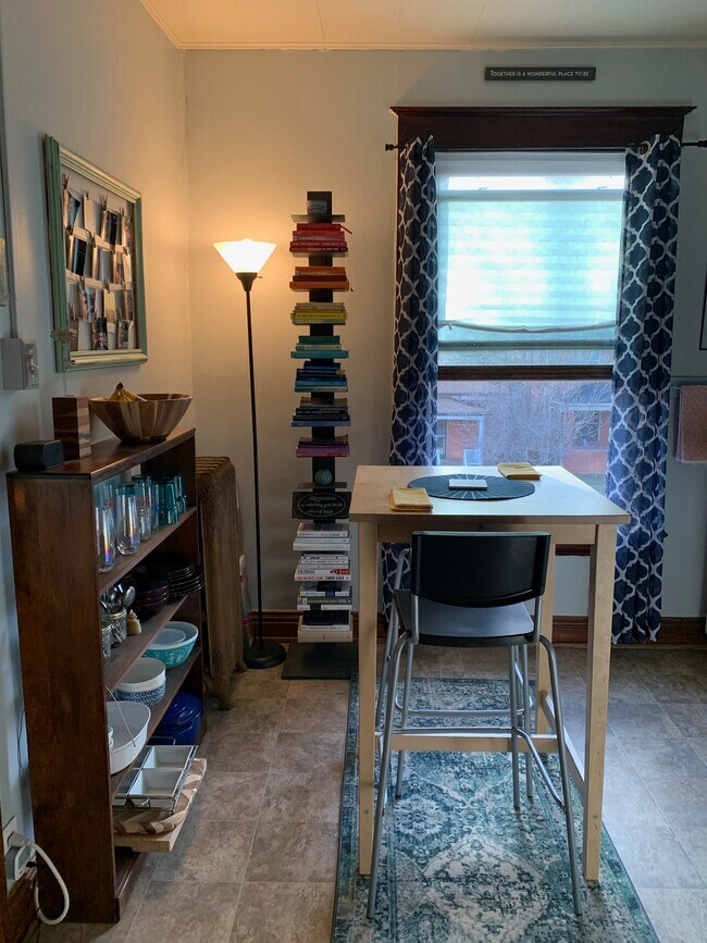 Building Photo - 520 S Sherman St