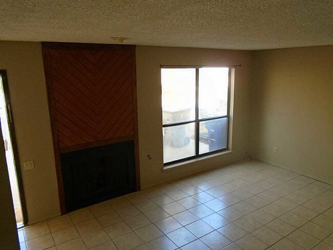 Building Photo - 1705 Villa Santos Cir
