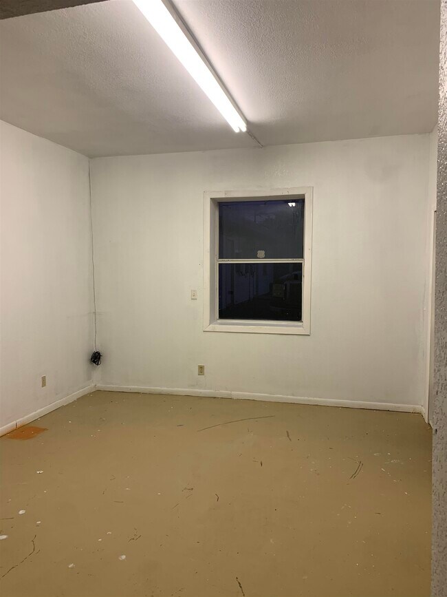 Building Photo - 104 Fletcher St